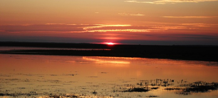 Resensi novel di ujung pelangi